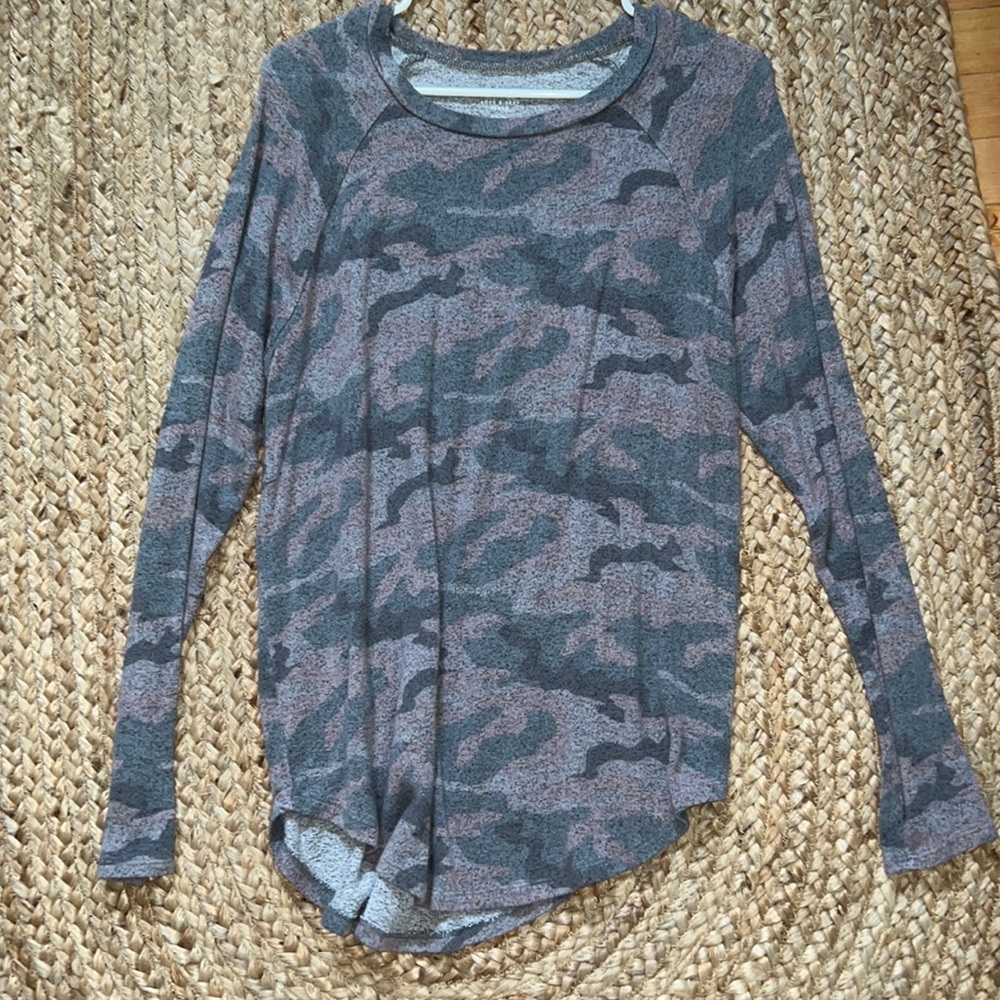 American Eagle Outfitters Long Sleeve Camo Tee in Gray & Brown